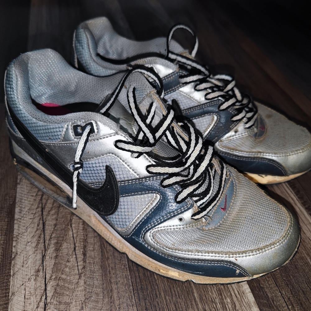 Nike air max command